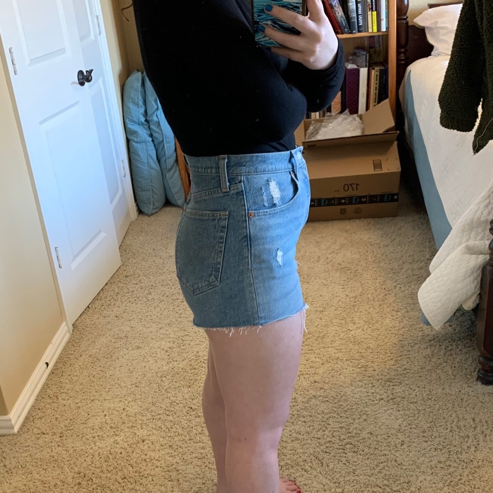Levi’s Ribcage Shorts - Picture 6 of 8